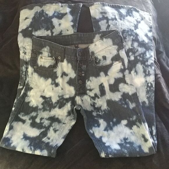 HP 12/10 🎉🎉 Carmar Tie Dye Jeans - Picture 3 of 8